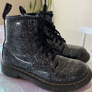 Dr Marten’s 1460 Girls Zip Boots Patent Black Glitter